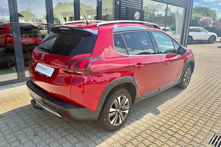 Rød Peugeot 2008 fra 2019