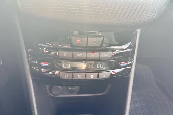 Rød Peugeot 2008 fra 2019