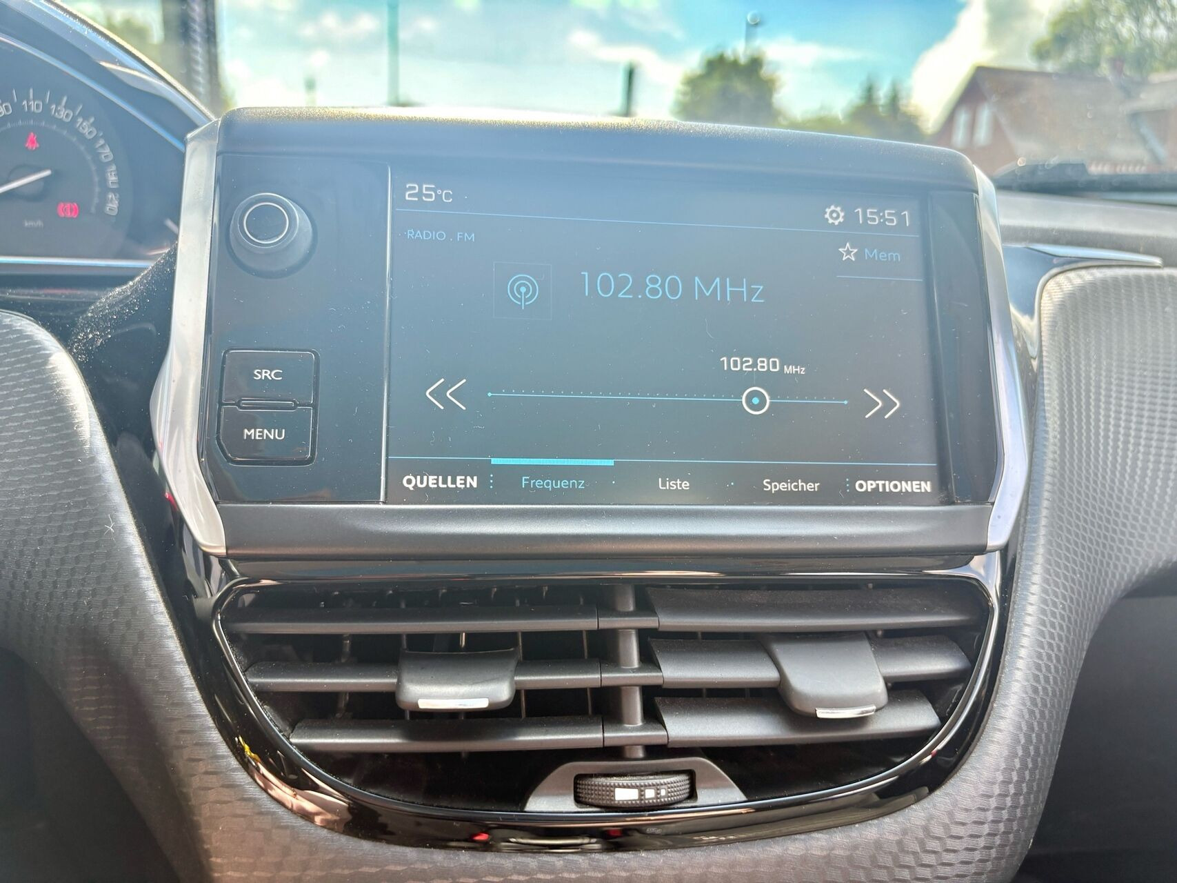Rød Peugeot 2008 fra 2019