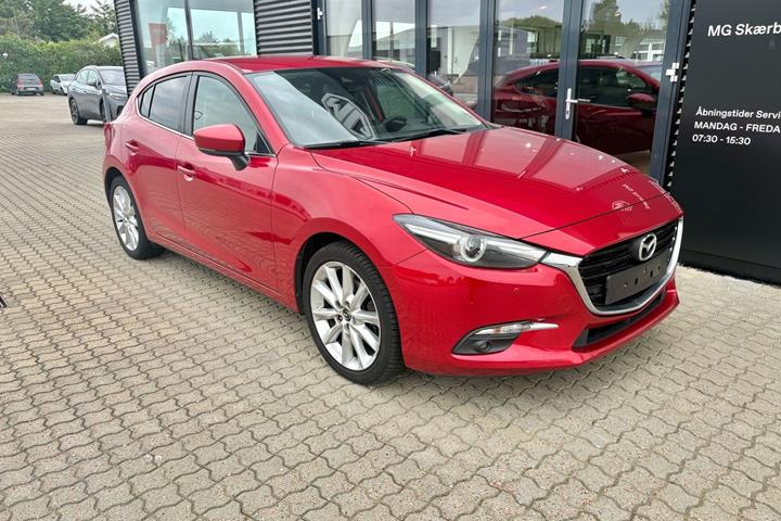 Rød Mazda 3 fra 2018