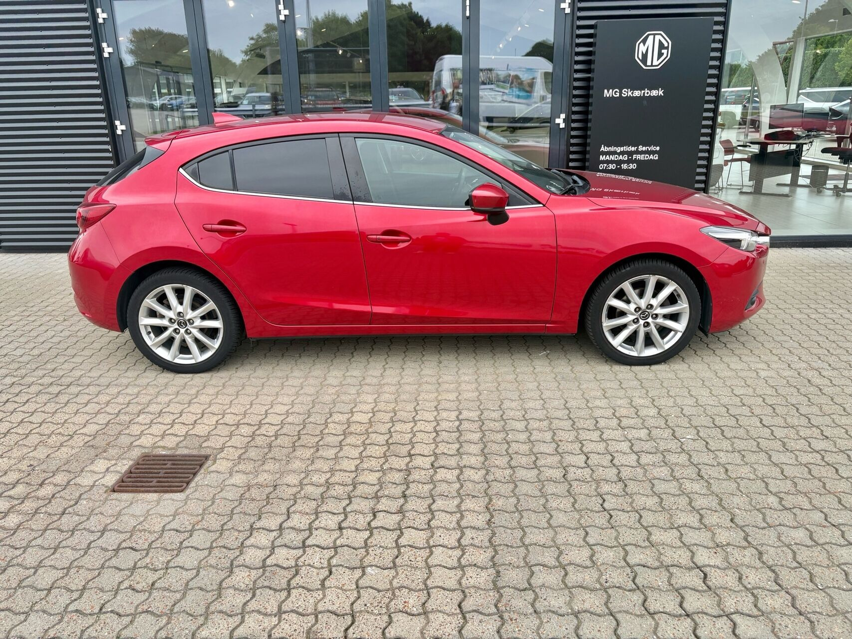 Rød Mazda 3 fra 2018