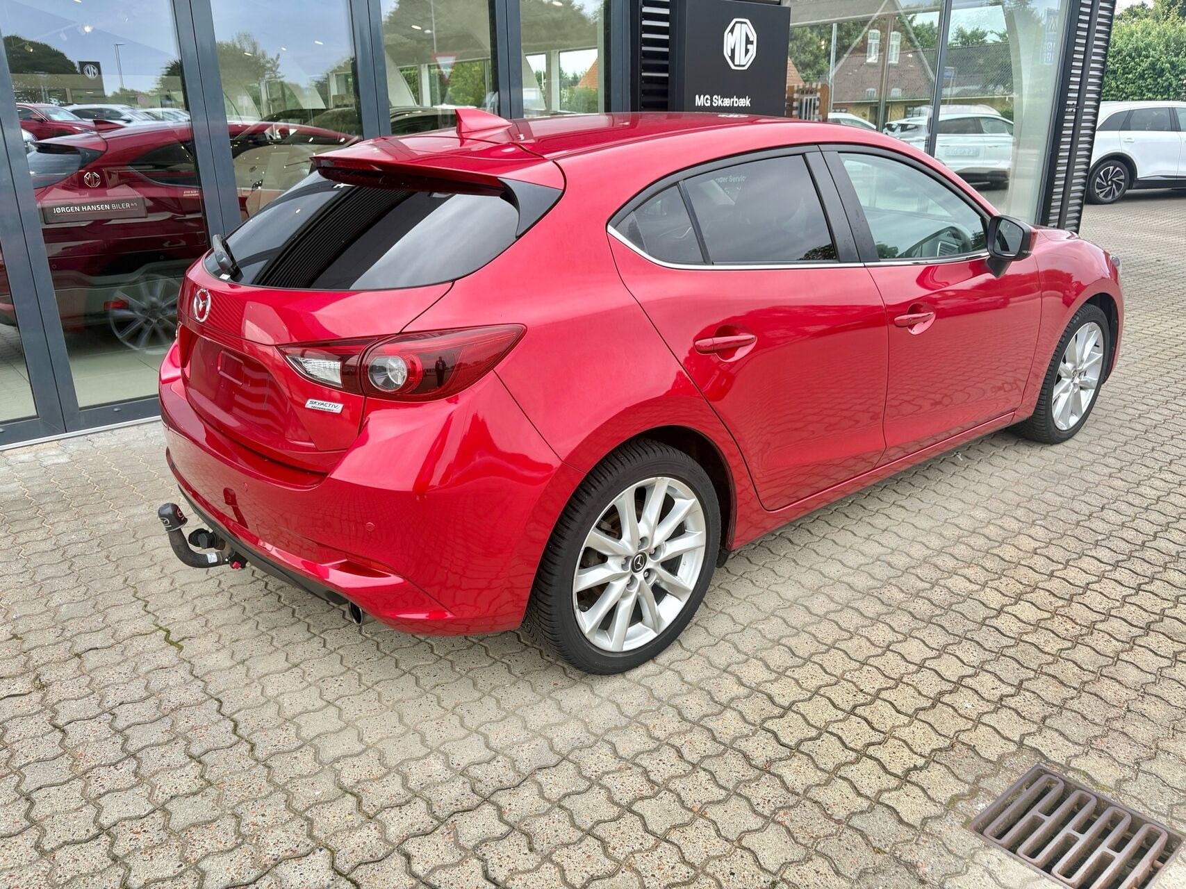 Rød Mazda 3 fra 2018