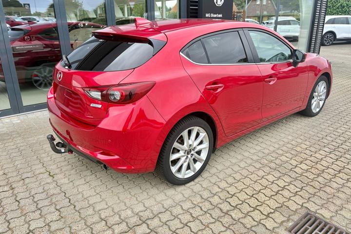 Rød Mazda 3 fra 2018