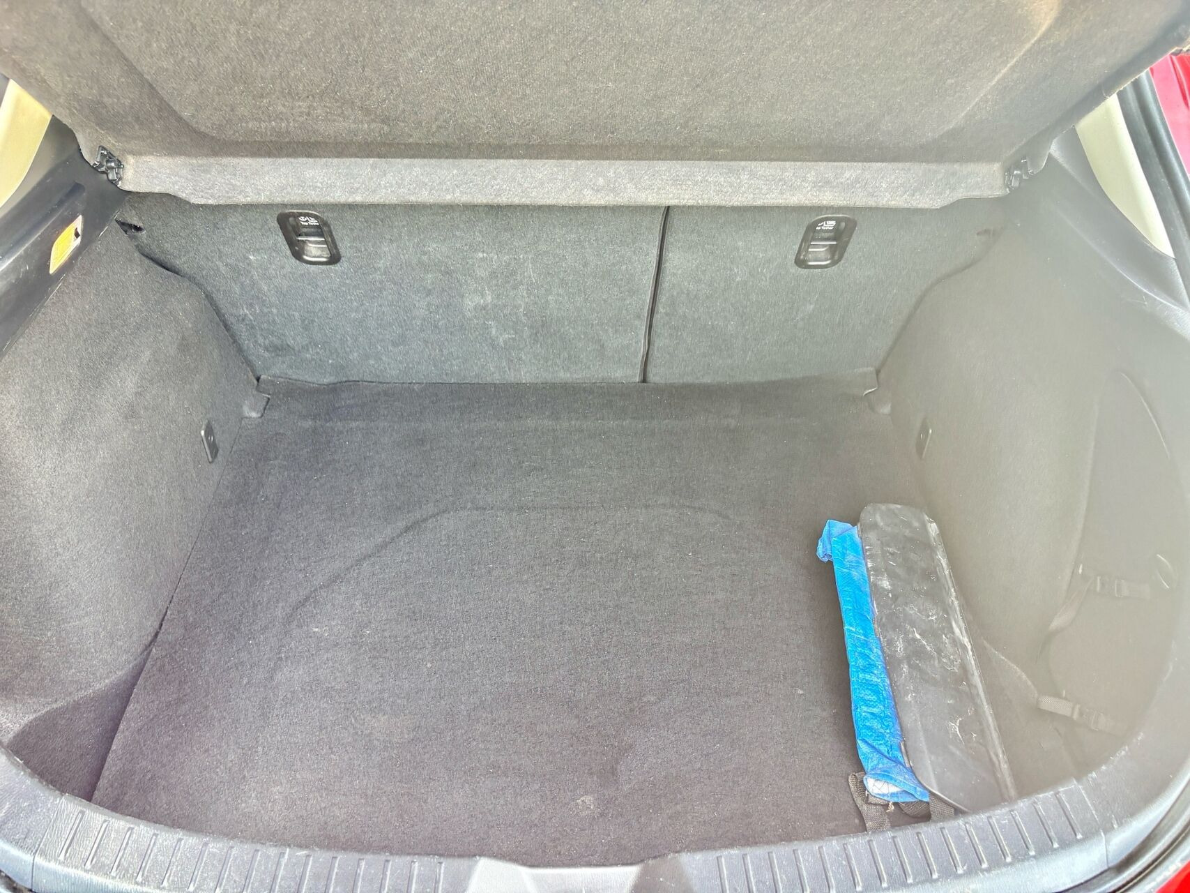 Rød Mazda 3 fra 2018