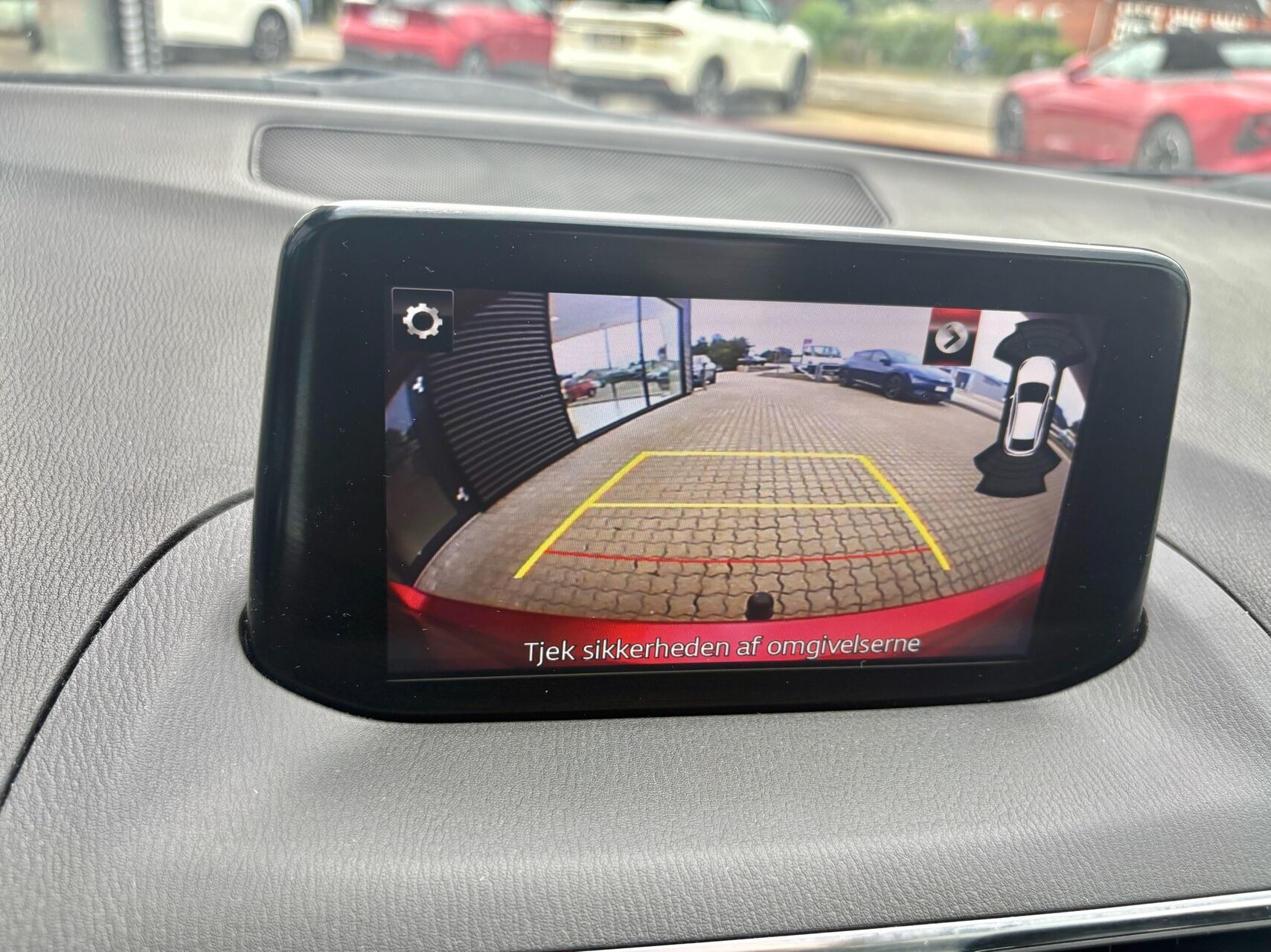 Rød Mazda 3 fra 2018