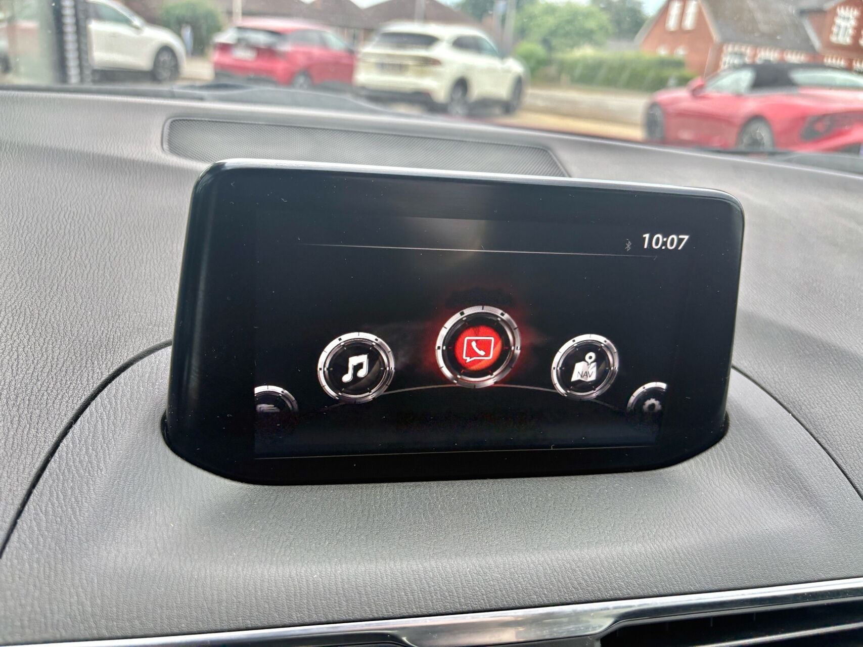 Rød Mazda 3 fra 2018