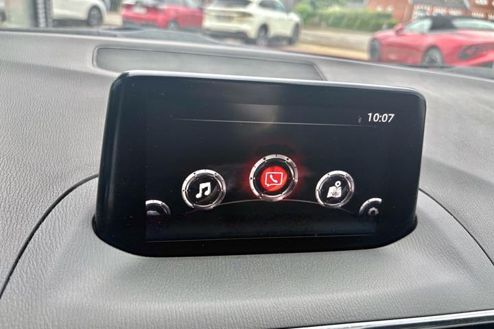 Rød Mazda 3 fra 2018