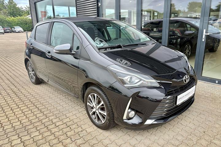 Sort Toyota Yaris fra 2020