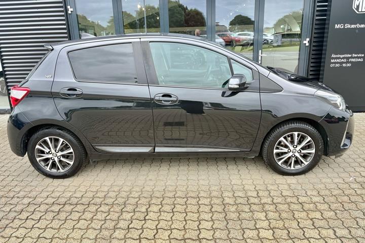 Sort Toyota Yaris fra 2020