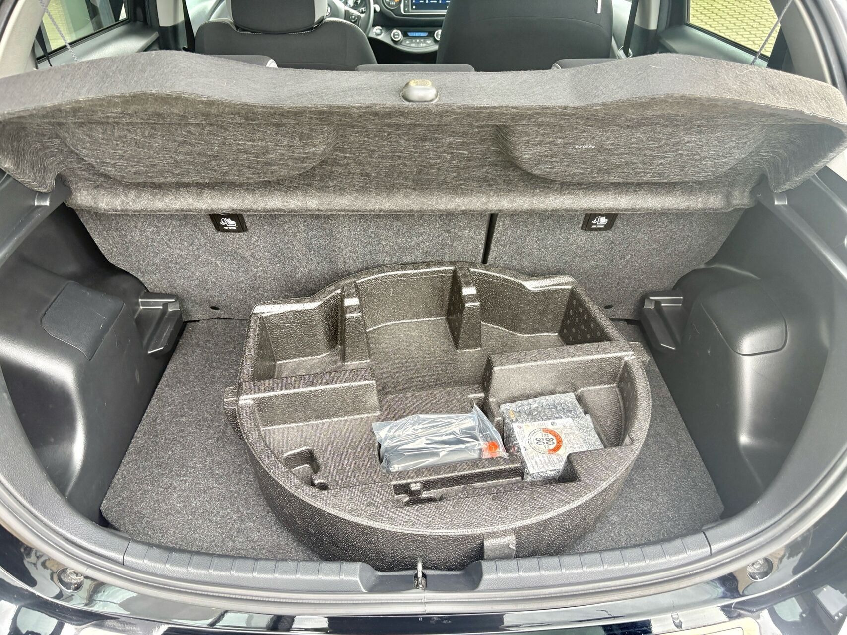 Sort Toyota Yaris fra 2020