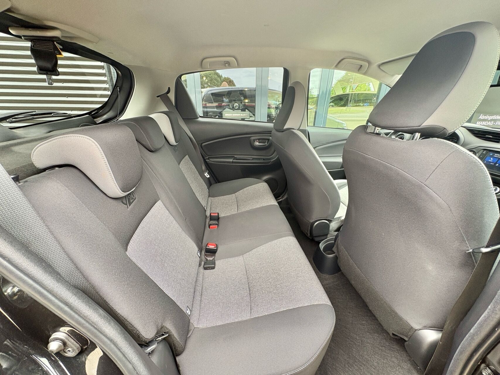 Sort Toyota Yaris fra 2020