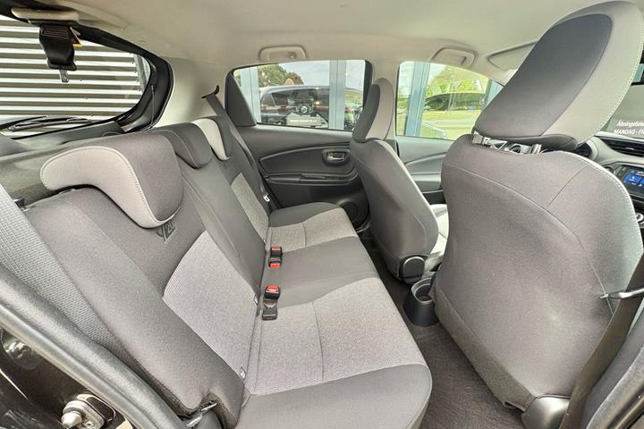 Sort Toyota Yaris fra 2020