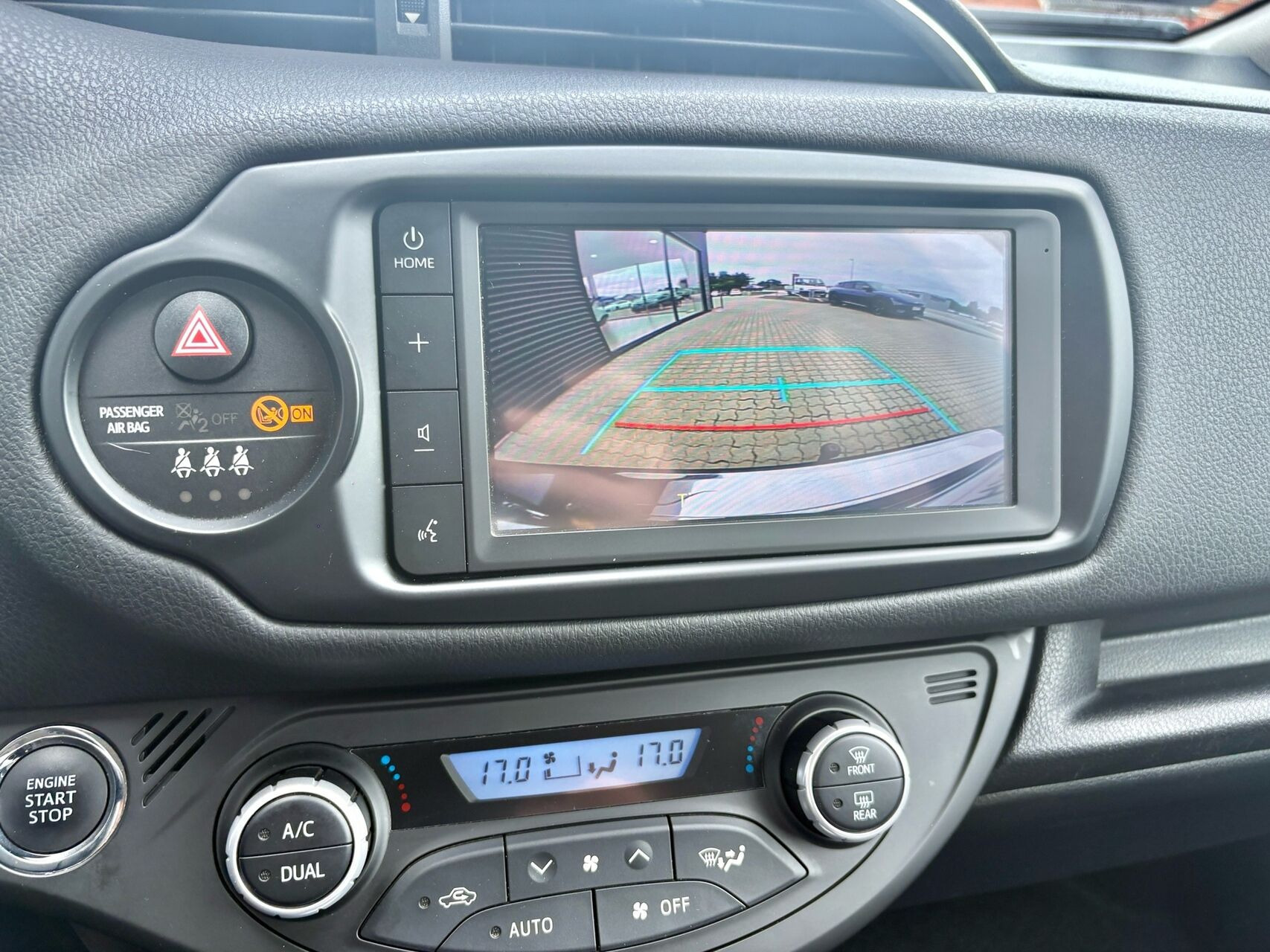 Sort Toyota Yaris fra 2020