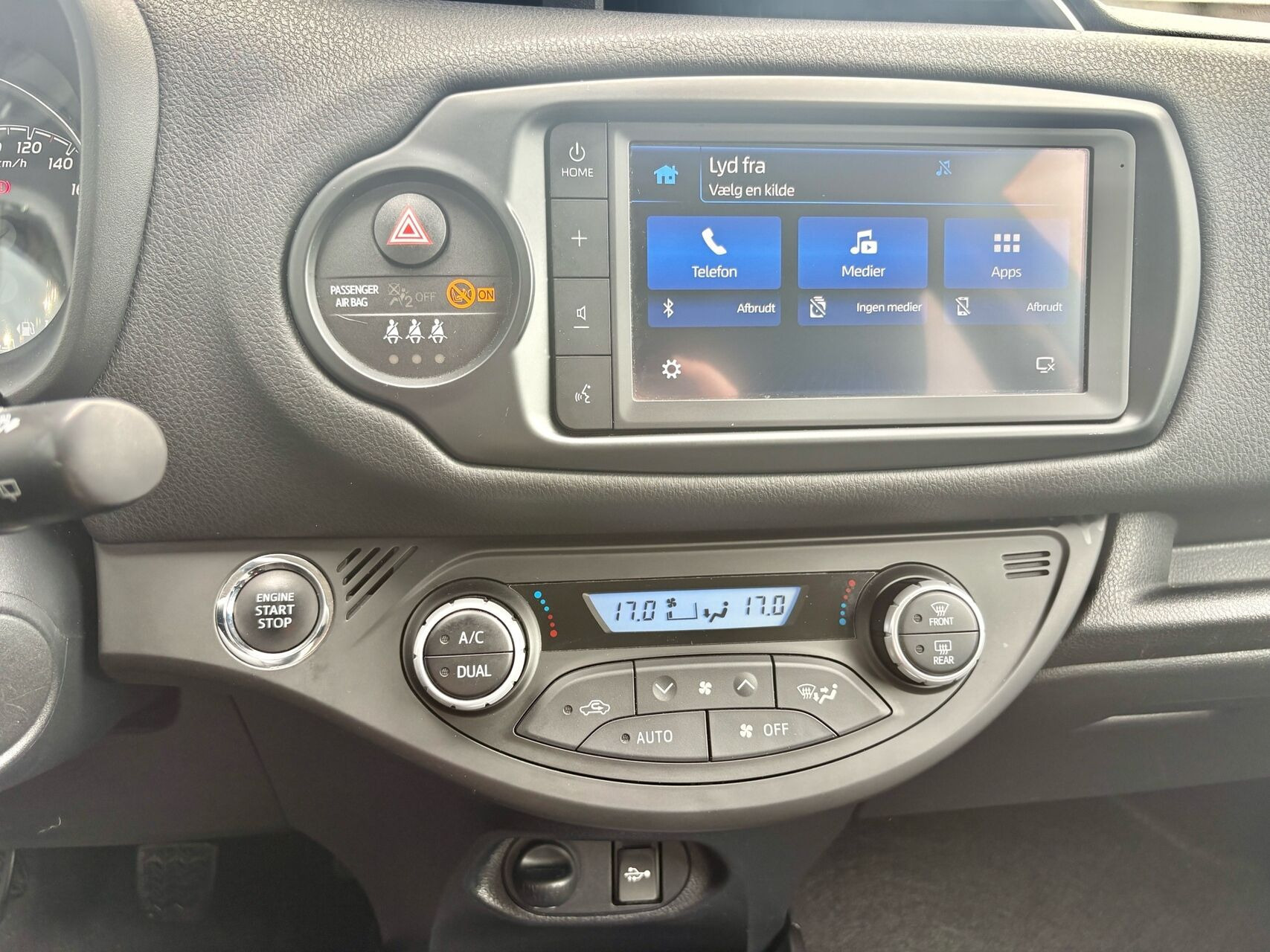 Sort Toyota Yaris fra 2020