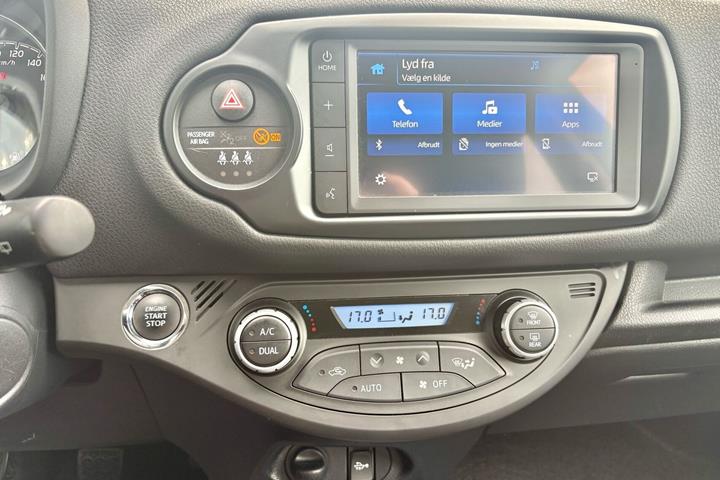Sort Toyota Yaris fra 2020