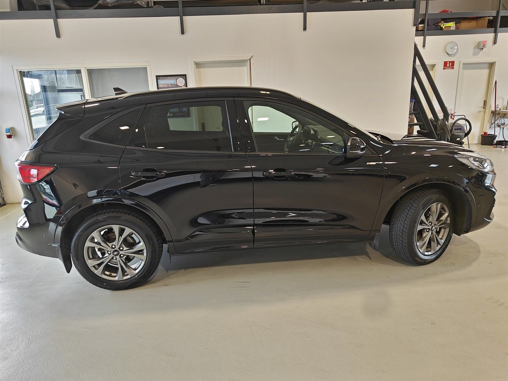 Sort Ford Kuga fra 2024