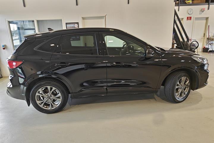 Sort Ford Kuga fra 2024