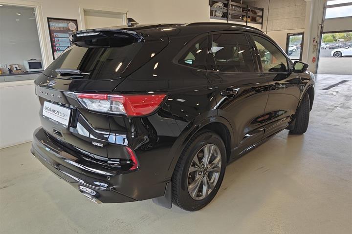 Sort Ford Kuga fra 2024