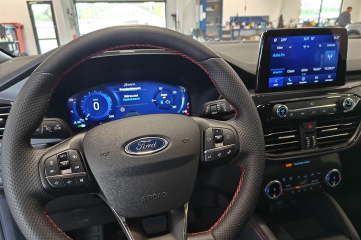 Sort Ford Kuga fra 2024