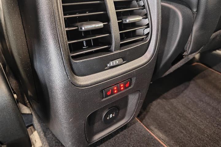 Sort Ford Kuga fra 2024