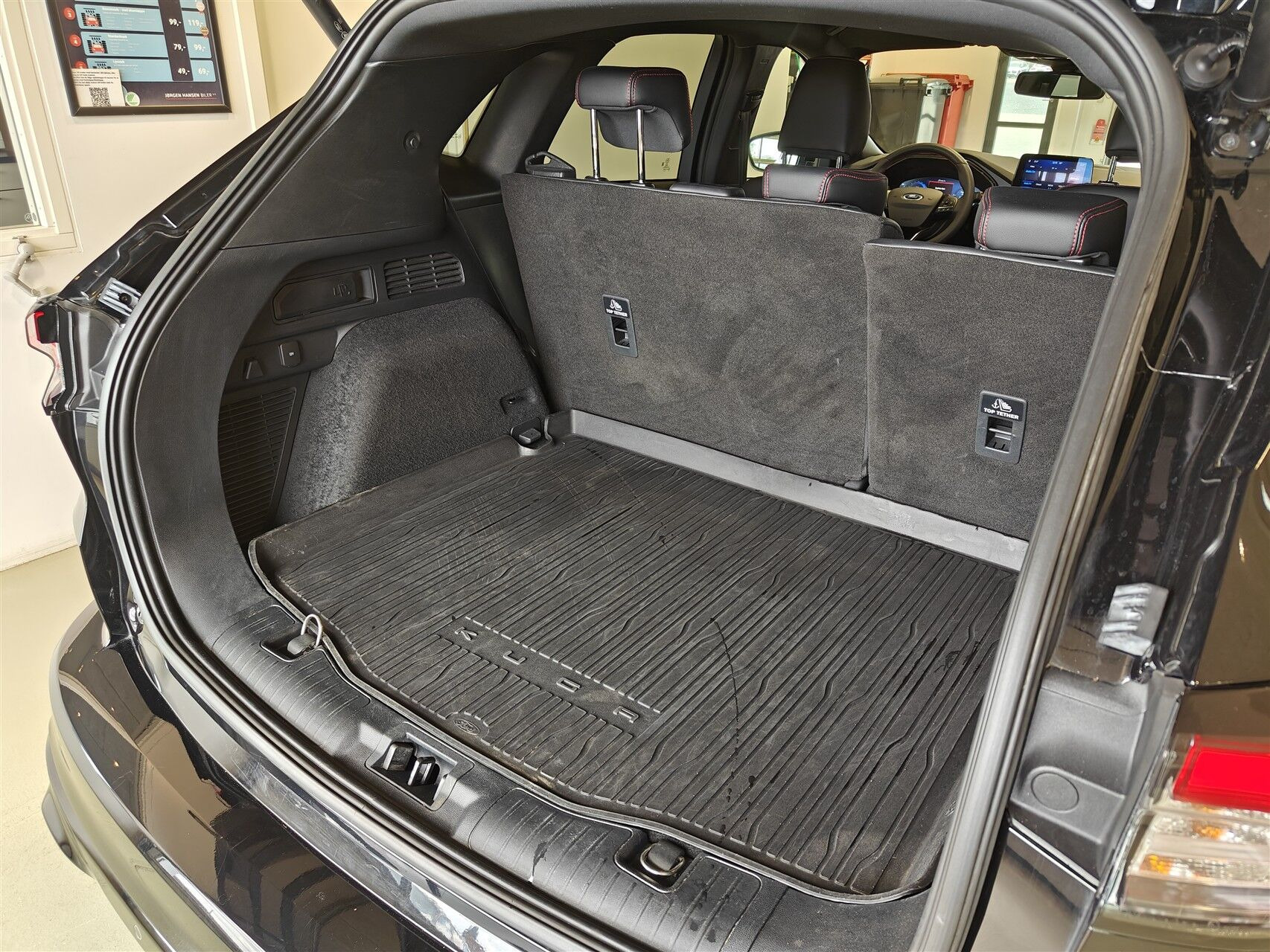 Sort Ford Kuga fra 2024