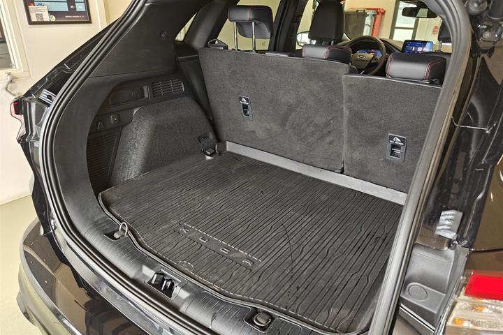 Sort Ford Kuga fra 2024