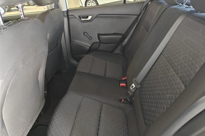 Sølv Kia Rio fra 2020