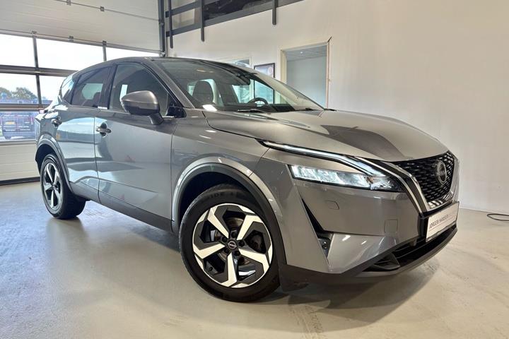 Grå Nissan Qashqai fra 2023