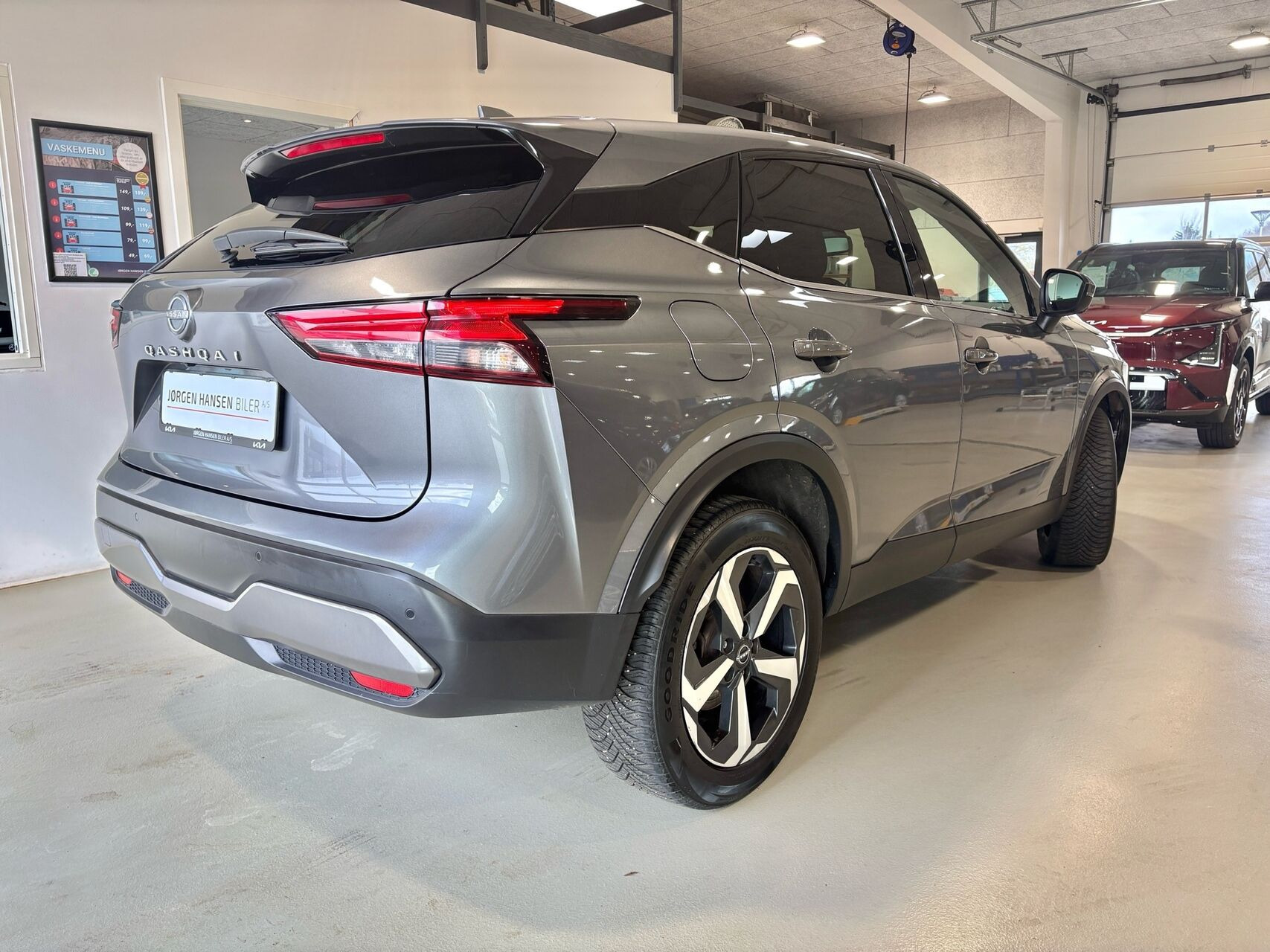 Grå Nissan Qashqai fra 2023
