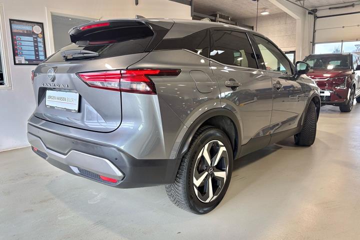 Grå Nissan Qashqai fra 2023