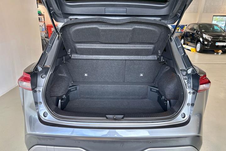 Grå Nissan Qashqai fra 2023
