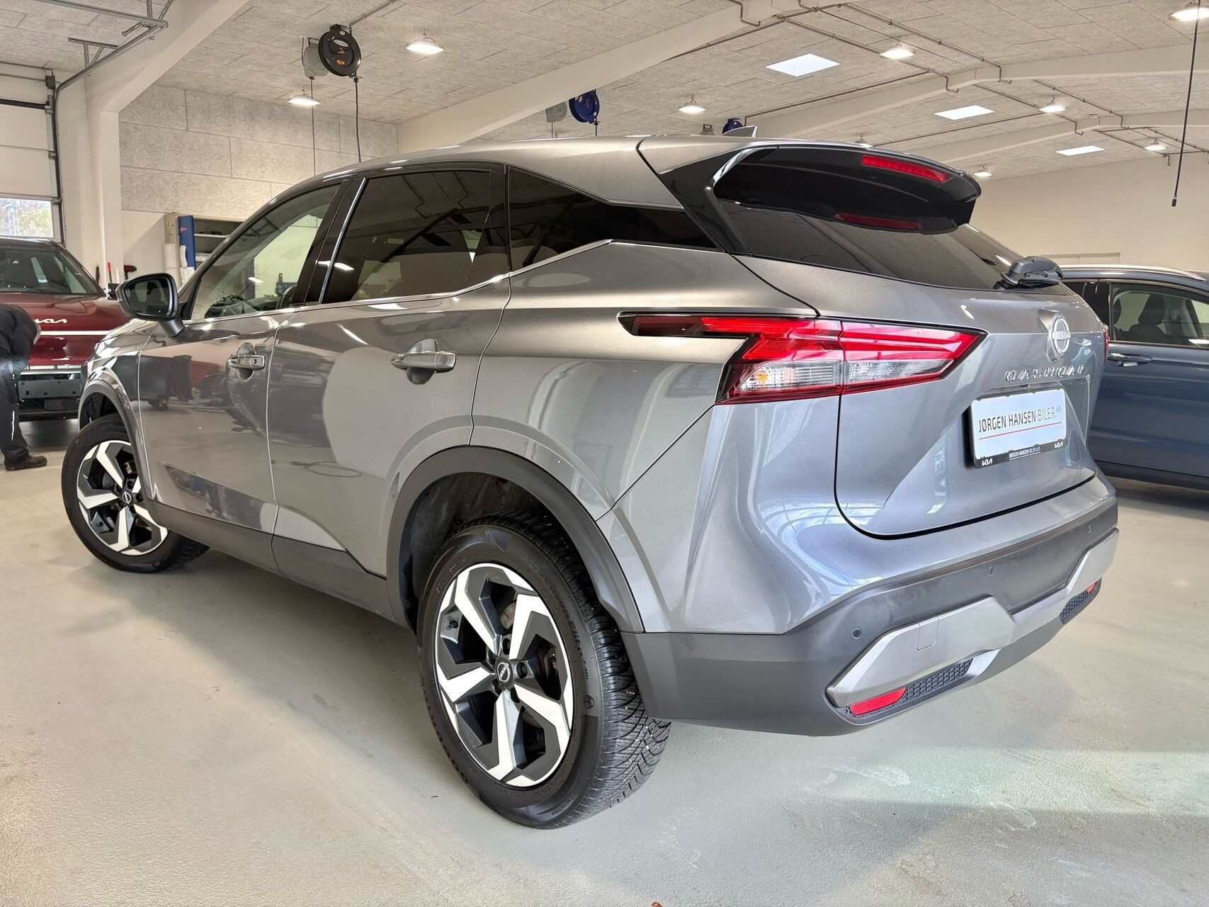 Grå Nissan Qashqai fra 2023