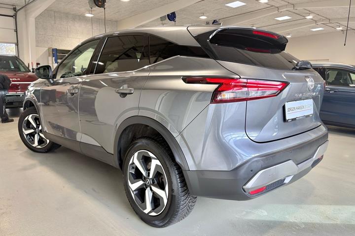 Grå Nissan Qashqai fra 2023