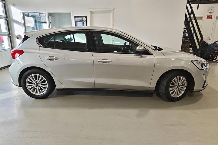 Sølv Ford Focus fra 2019