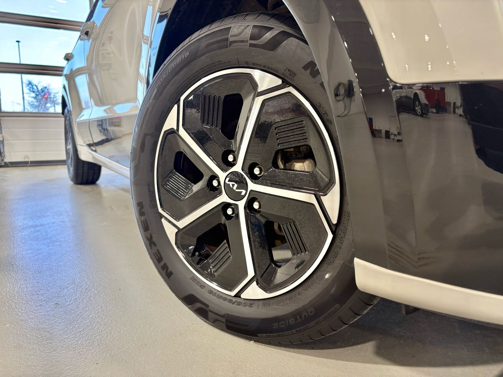 Hvid Kia Niro fra 2023