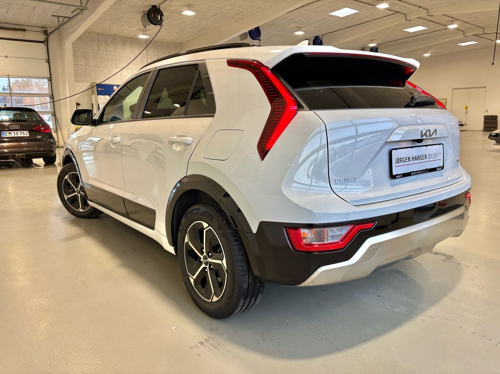 Hvid Kia Niro fra 2023