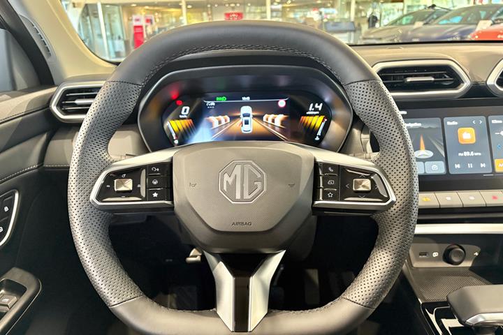 Sølv MG ZS fra 2025