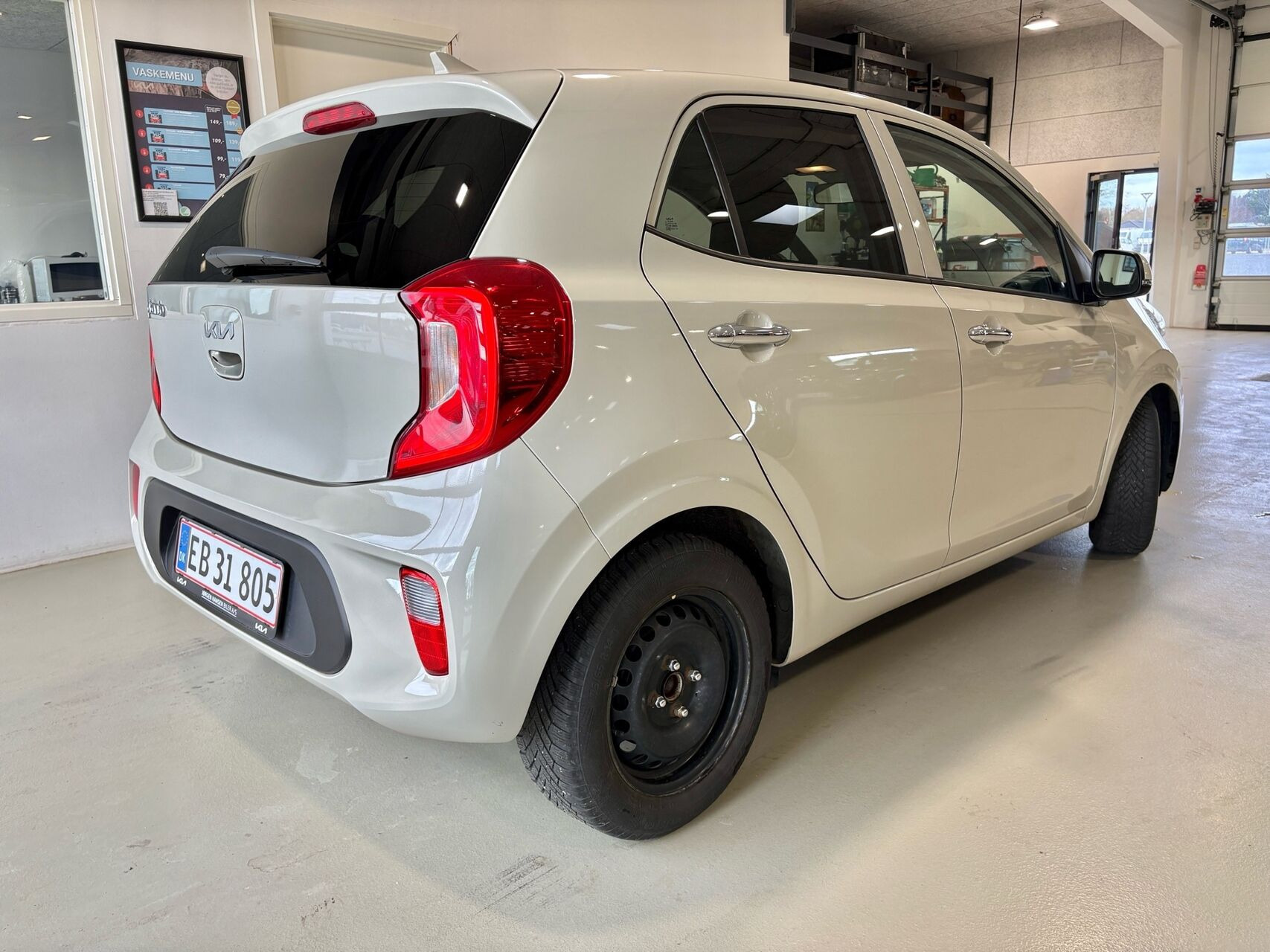 Beige Kia Picanto fra 2024