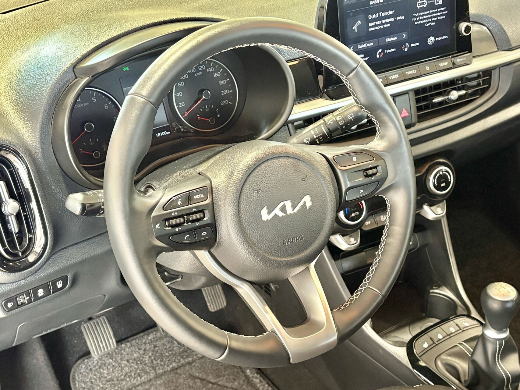 Beige Kia Picanto fra 2024