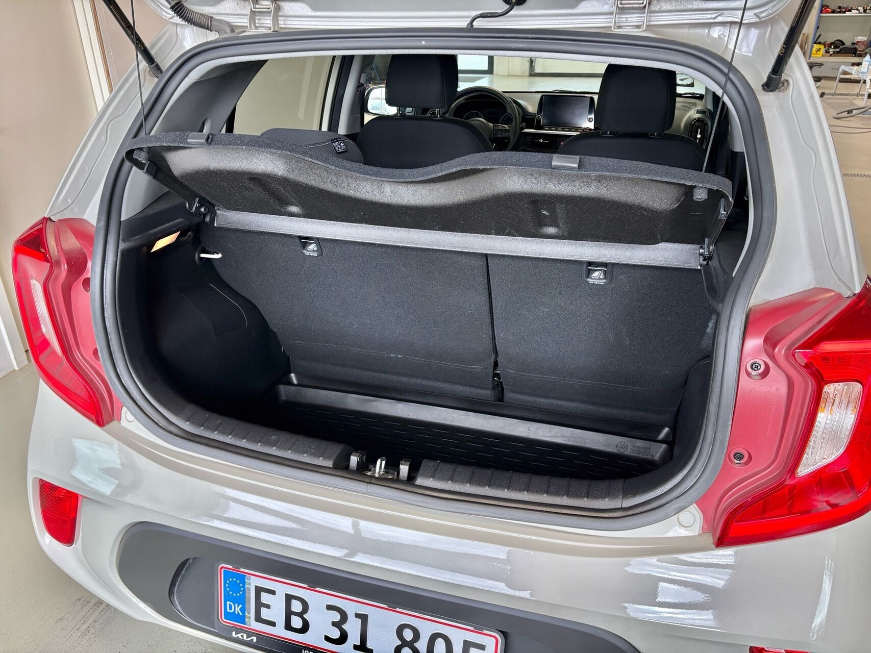 Beige Kia Picanto fra 2024
