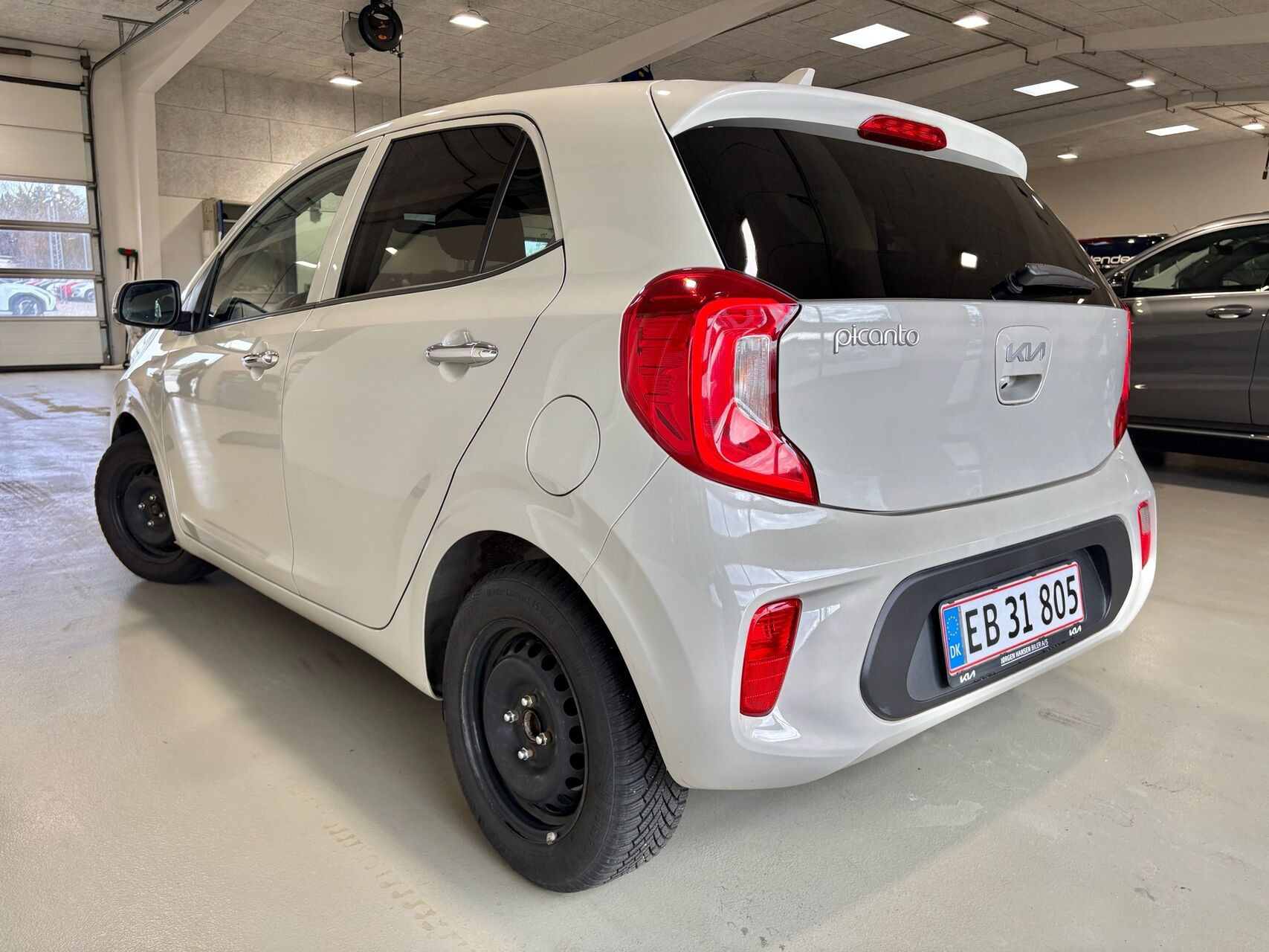 Beige Kia Picanto fra 2024