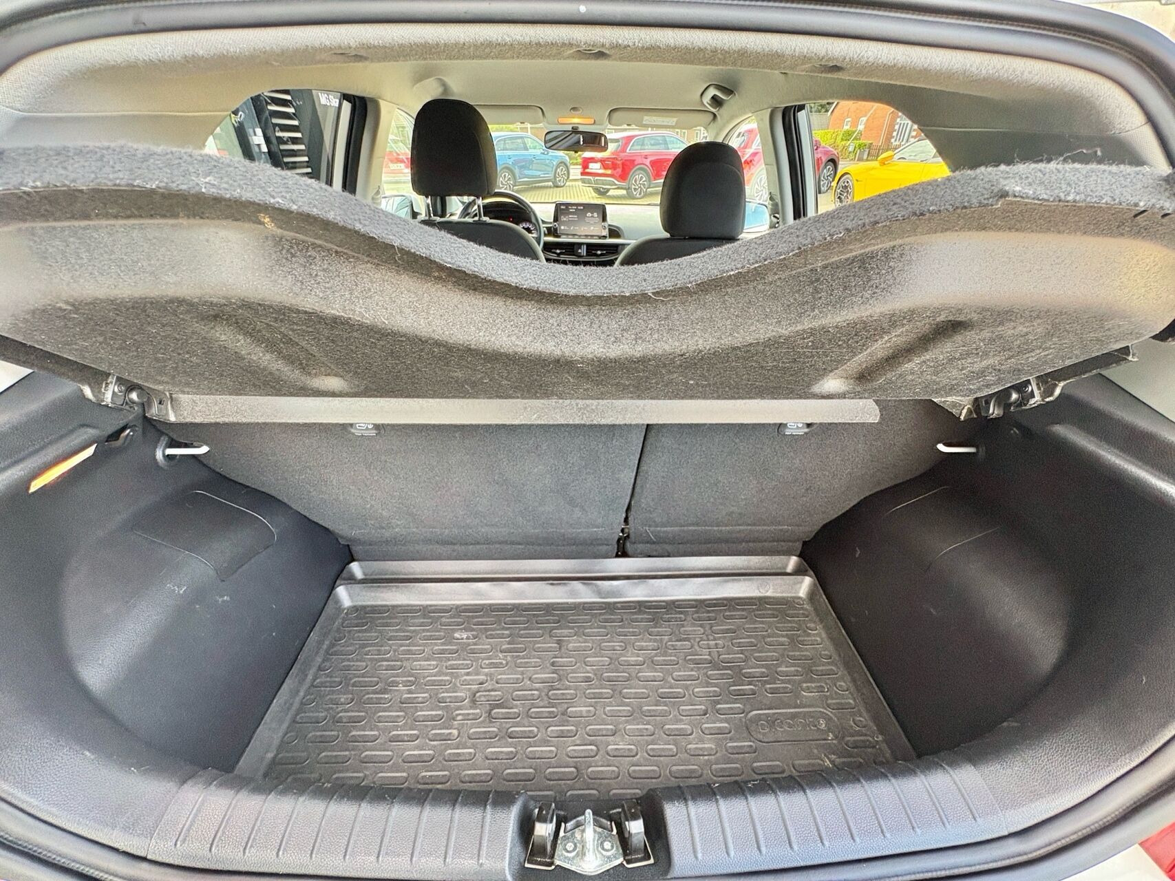 Hvid Kia Picanto fra 2023
