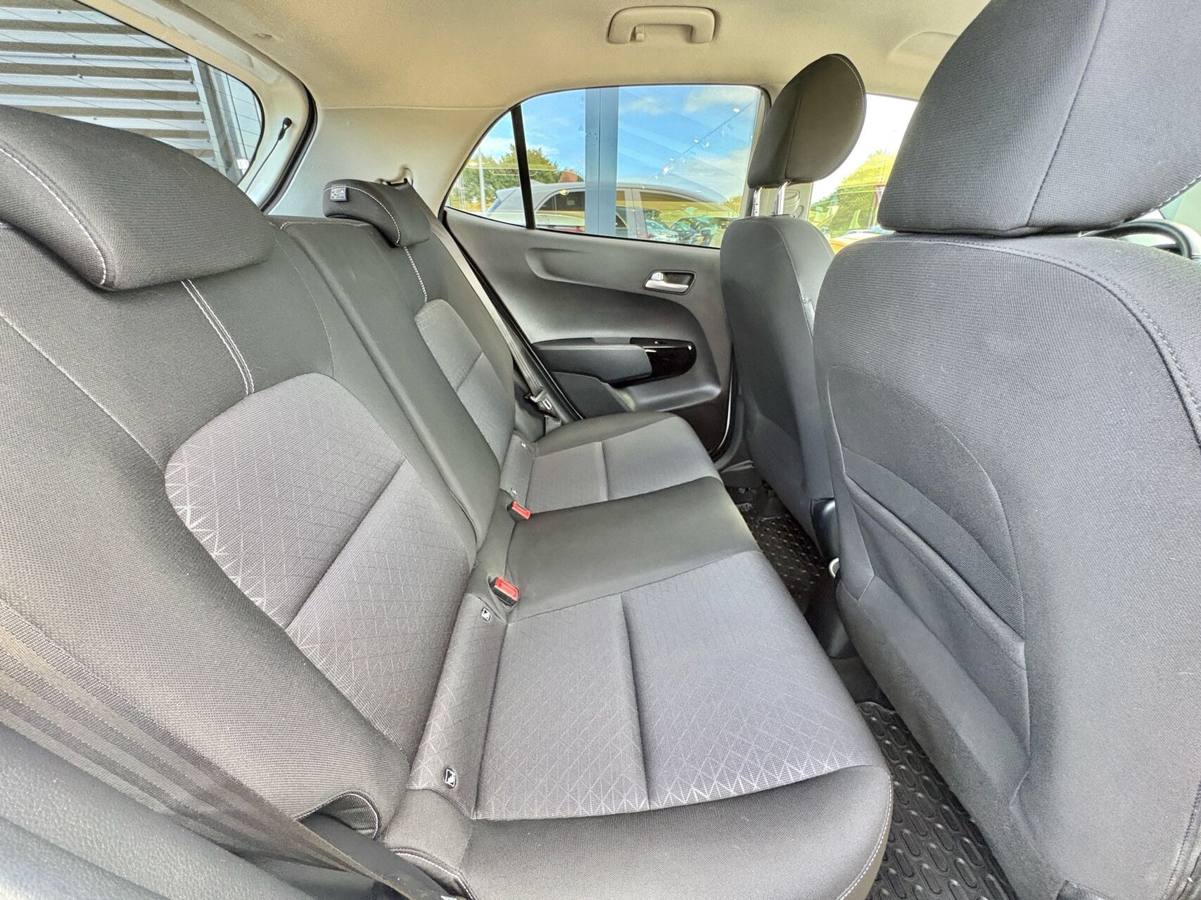 Hvid Kia Picanto fra 2023