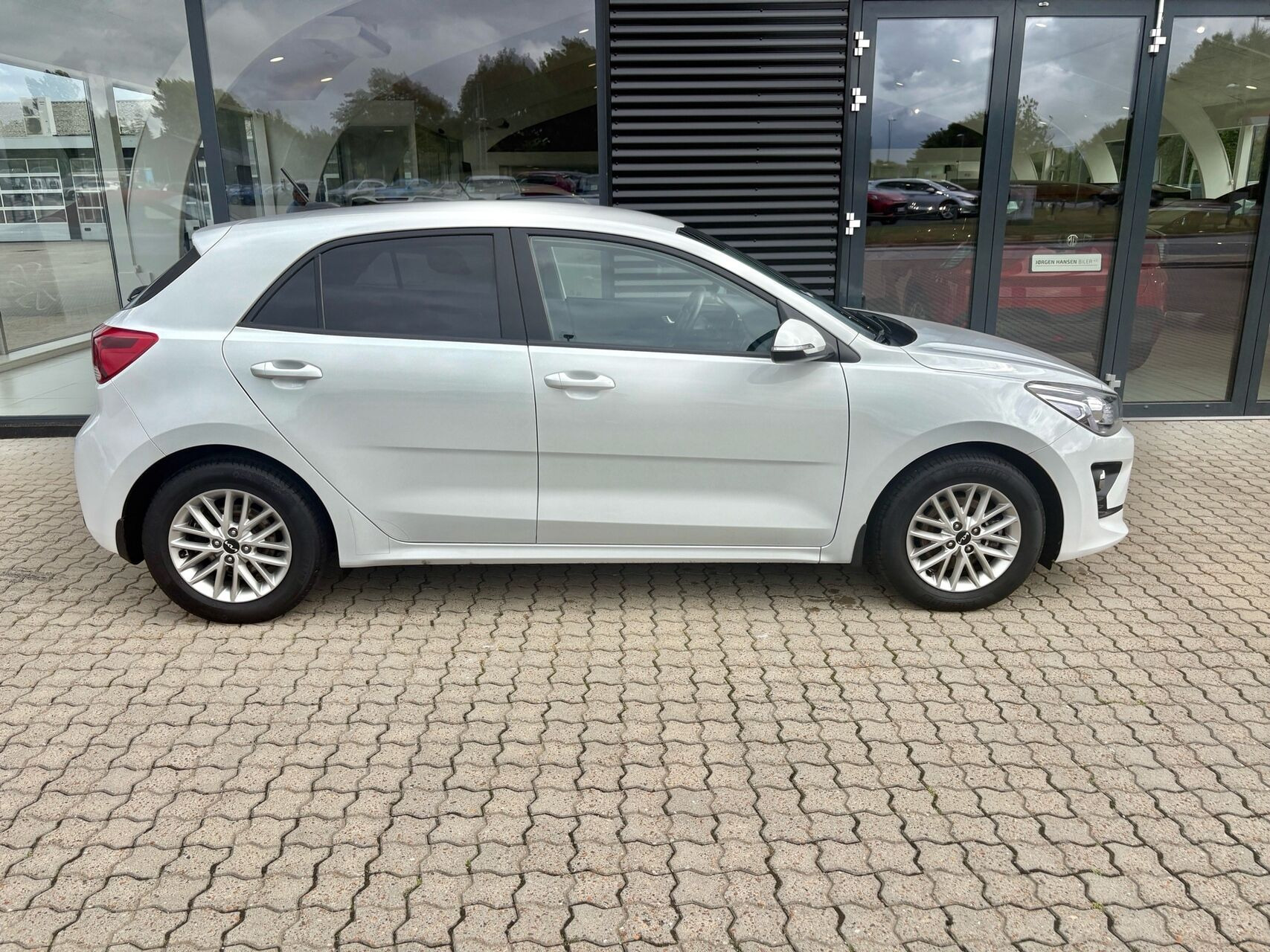 Hvid Kia Rio fra 2022