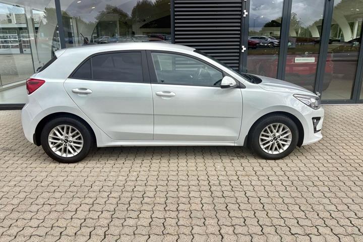 Hvid Kia Rio fra 2022