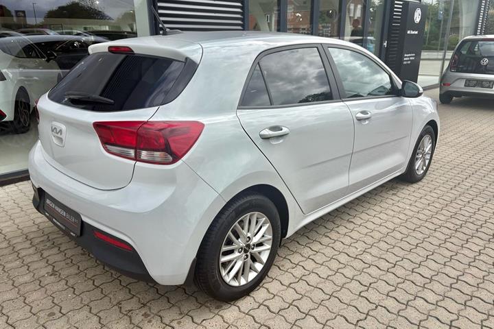 Hvid Kia Rio fra 2022