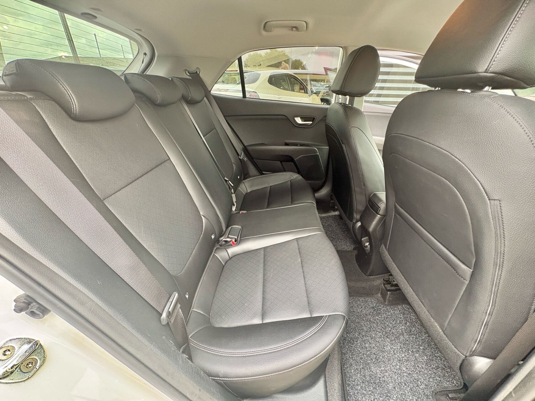 Hvid Kia Rio fra 2022