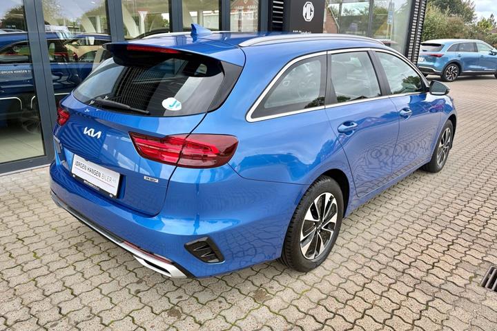 Blå Kia Ceed fra 2021