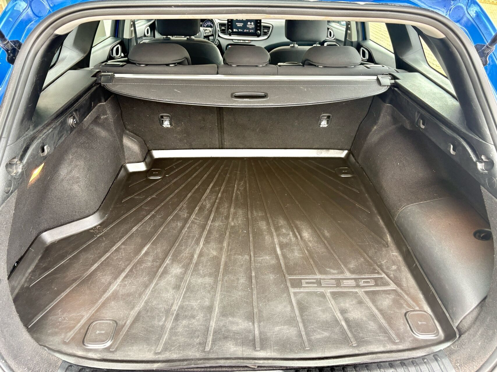 Blå Kia Ceed fra 2021