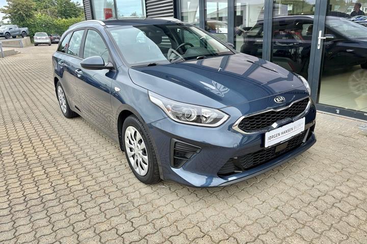Blå Kia Ceed fra 2019
